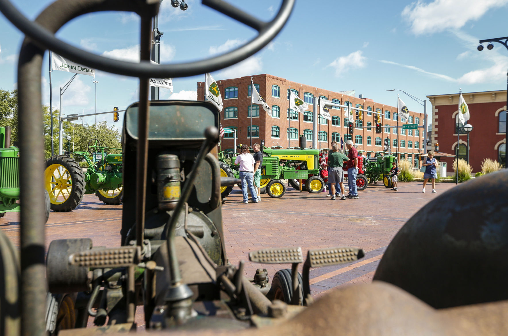 091016-TRACTOR-PARADE-003